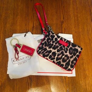 🌺 COACH Wristlet and Chic Key Chain 🌺